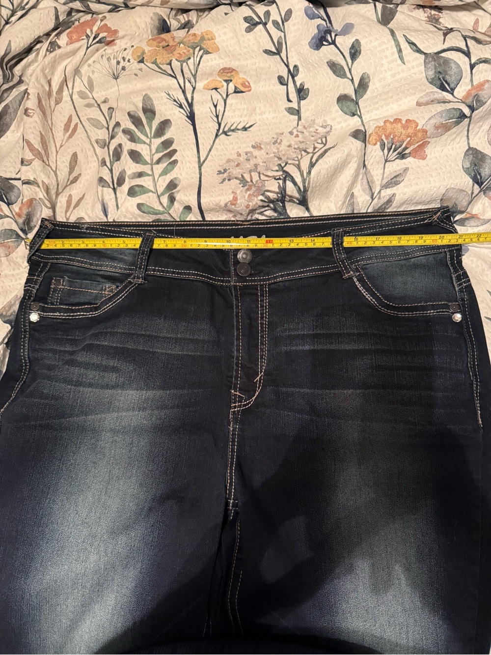 NWOT Wallflower Dark Wash Bootcut Jeans with Faded Front - Picture 9 of 10